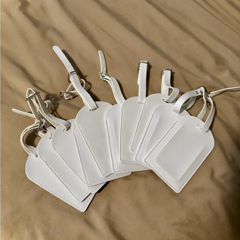 Set of 10 Black and 10 White Luggage Tags